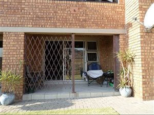 3 Bed Apartment in Meyersdal