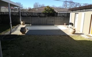 1 Bedroom Apartment in Kroonheuwel