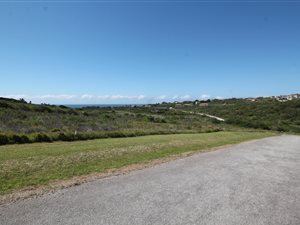 919 m² Land available in Forest Downs