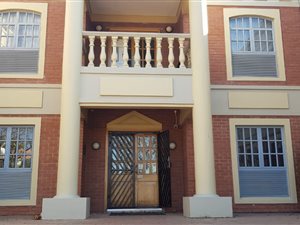 300 m² Office Space in Bruma