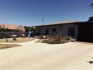 3 Bed House in Songloed