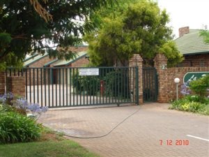 2 Bedroom Simplex in Eldoraigne