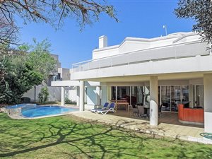 4 Bed House in Dainfern Golf Estate