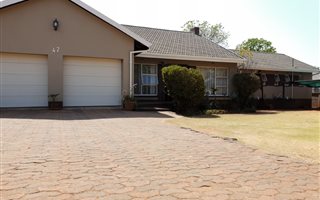 5 Bedroom House in Constantia Kloof
