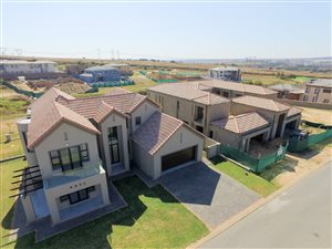 4 Bed Cluster in Blue Valley Golf Estate