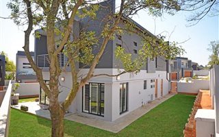 3 Bedroom Cluster in Bryanston East