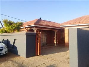3 Bed House in Mahube Valley