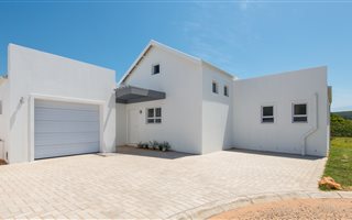 3 Bedroom House in Stilbaai