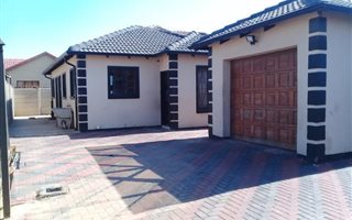 3 Bedroom House in Lotus Gardens