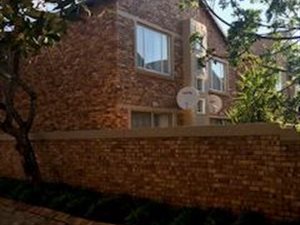 2 Bedroom Duplex in Heuwelsig Estate