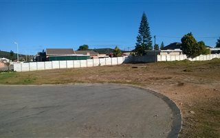 323 m² Land available in Bothasrus