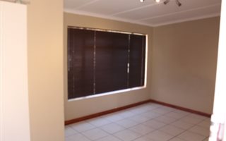 Bachelor apartment in Dan Pienaar