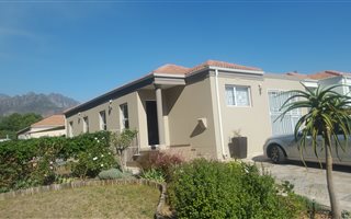 3 Bedroom House in Paarl Central East