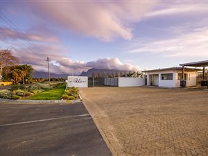 734 m² Land available in Paarl