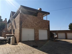 2 Bed Penthouse in Lyttelton Manor