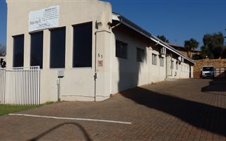 650 m² Office Space in Bruma