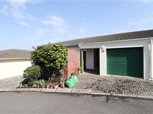 3 Bed Townhouse in Gonubie