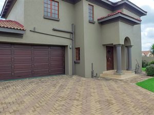 3 Bed Townhouse in Aerorand