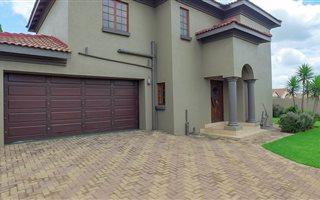 3 Bedroom Townhouse in Aerorand
