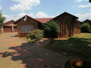 3 Bed House in Klippoortje