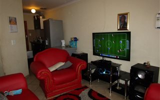 2 Bedroom Townhouse in Olievenhoutbosch