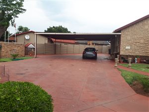 3 Bed House in Heuweloord