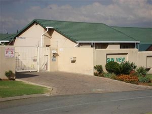 3 Bed Townhouse in Meyersdal