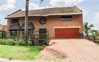 5 Bedroom House in Zwartkop
