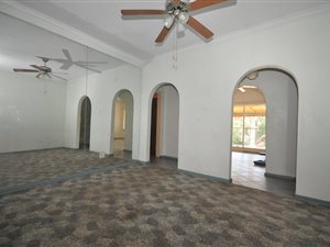 4 Bed House in Dorandia