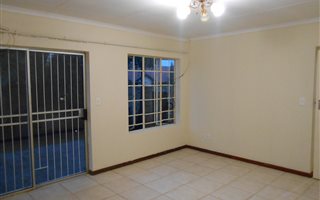 2 Bedroom Simplex in Die Wilgers