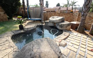3 Bedroom House in Bromhof