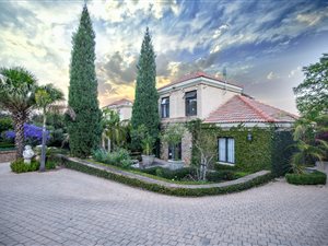 5 Bed House in Waterkloof Ridge
