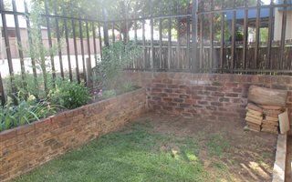 2 Bedroom Cluster in Rensburg