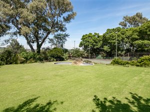 949 m² Land available in Parkwood