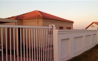 2 Bedroom Cluster in Blue Hills