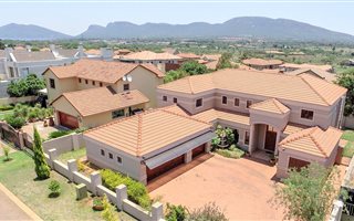 5 Bedroom House in Xanadu