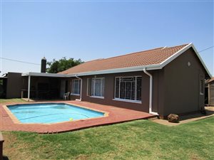 4 Bed House in Arcon Park