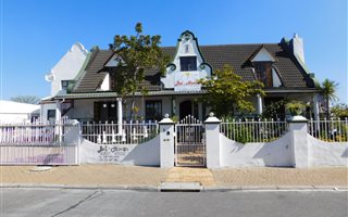 9 Bedroom House in Belhar