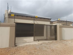 3 Bed House in Mahlasedi Park