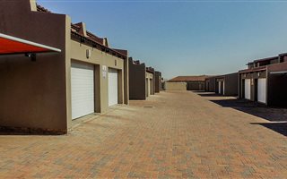 3 Bedroom Townhouse in Bendor Park