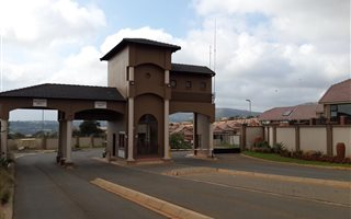 2 Bedroom Simplex in Featherbrooke Estate