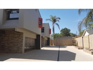 4 Bedroom Cluster in Waterkloof