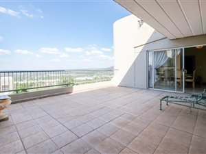 3 Bed Apartment in Constantia Kloof