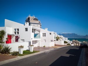 3 Bed House in Bloubergstrand
