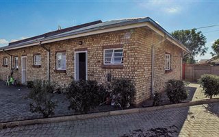 2 Bedroom Townhouse in Diamant Park
