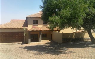 4 Bedroom House in Kameeldrift East