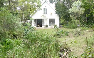 2 Bedroom Garden Cottage in Kelvin