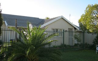 2 Bedroom House in Van Der Stel