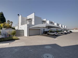 4 Bed Duplex in Bryanston East