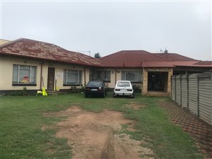 4 Bed House in Robertsham
